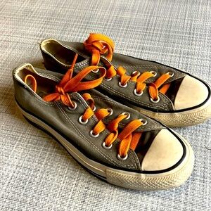 Converse tennis shoes